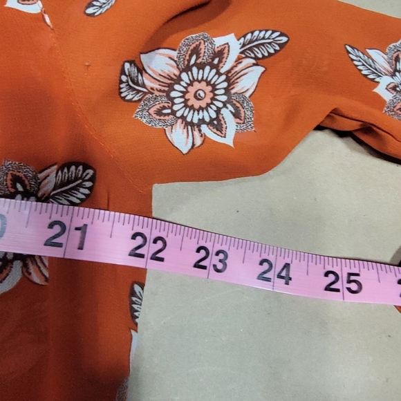 LOFT Size XS Burnt Orange Floral Pattern Long Sleeve Semi Sheer Tie Neck Blouse - Picture 7 of 12